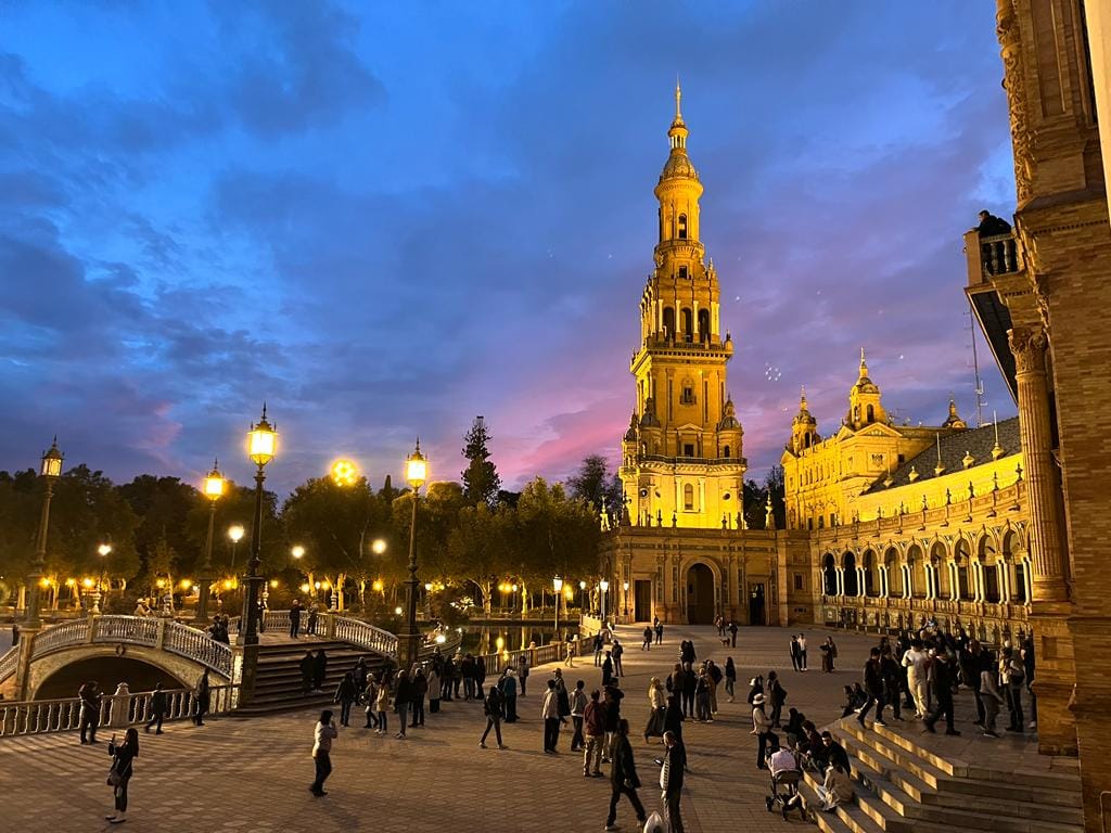Plaza de España in Sevilla at dusk